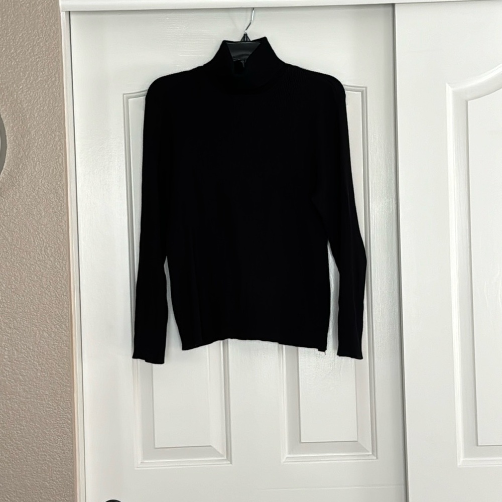 Chico’s Black Ribbed Turtleneck. 74% Rayon, 26% Polyester. Holds its shape. SZ 2